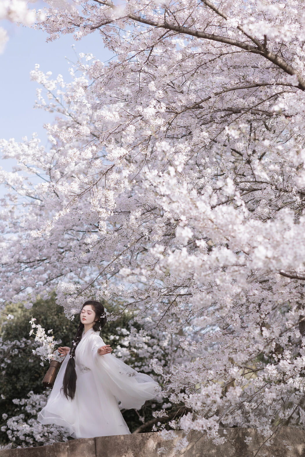 YiTuYu艺图语 Vol.9328 Bi Qi Bao Zui Piao Liang De Nu Ren (31P)