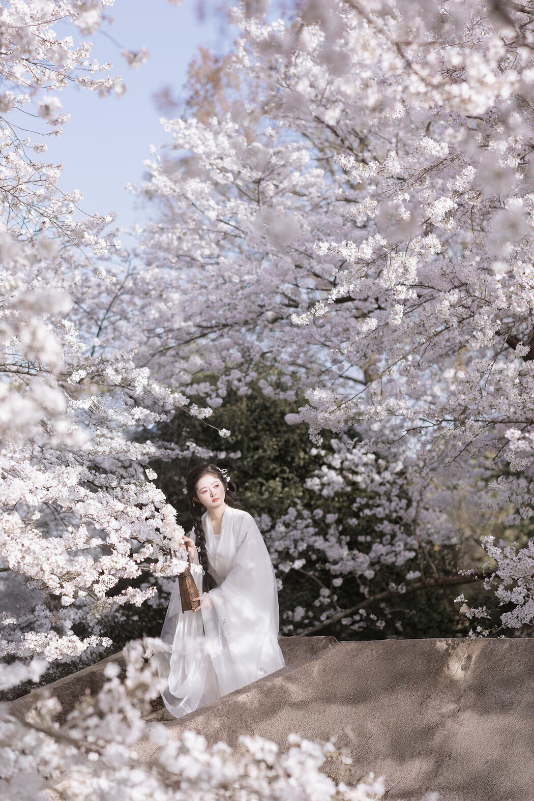 YiTuYu艺图语 Vol.9328 Bi Qi Bao Zui Piao Liang De Nu Ren (31P)