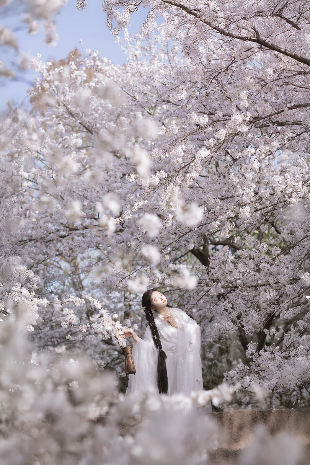 YiTuYu艺图语 Vol.9328 Bi Qi Bao Zui Piao Liang De Nu Ren (31P)