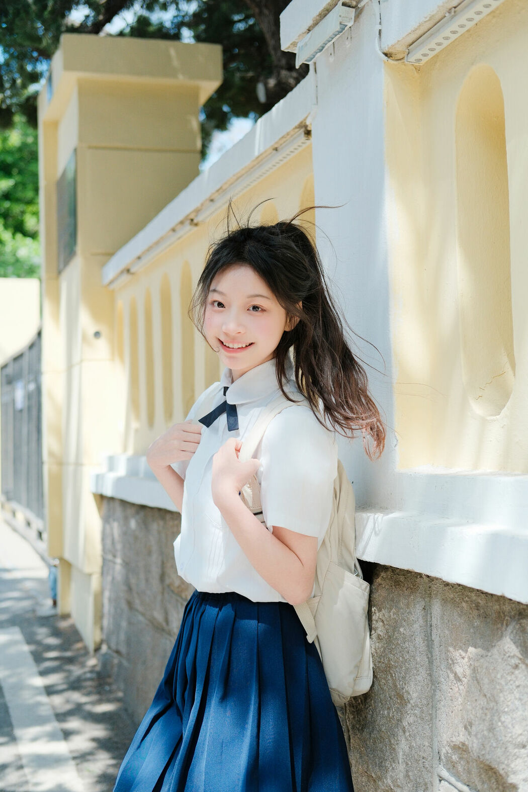 YiTuYu艺图语 Vol.9333 Ai Pai Ce Lian De Xiao Xiang (20P)