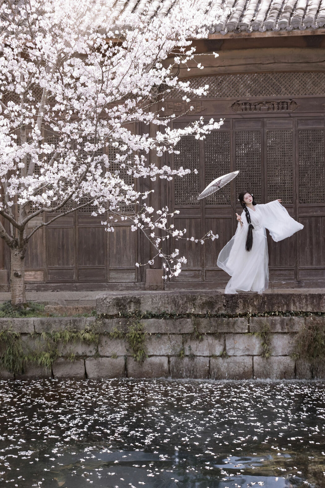 YiTuYu艺图语 Vol.9328 Bi Qi Bao Zui Piao Liang De Nu Ren (31P)