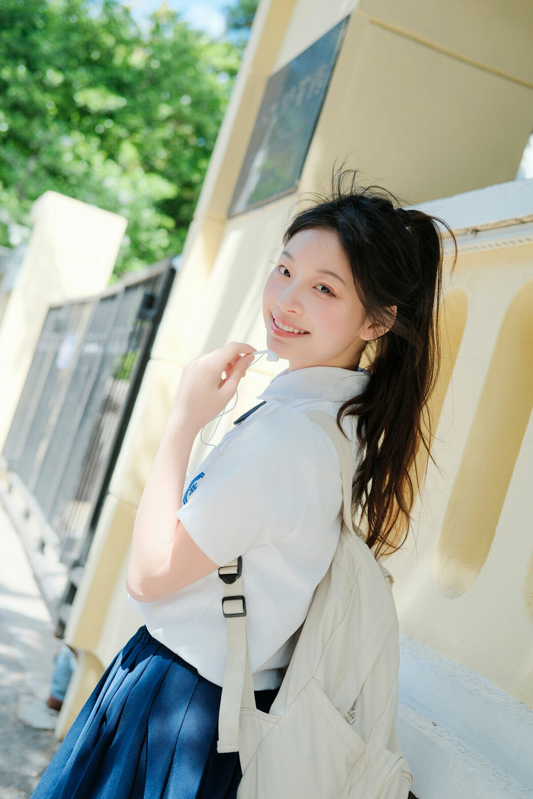 YiTuYu艺图语 Vol.9333 Ai Pai Ce Lian De Xiao Xiang (20P)