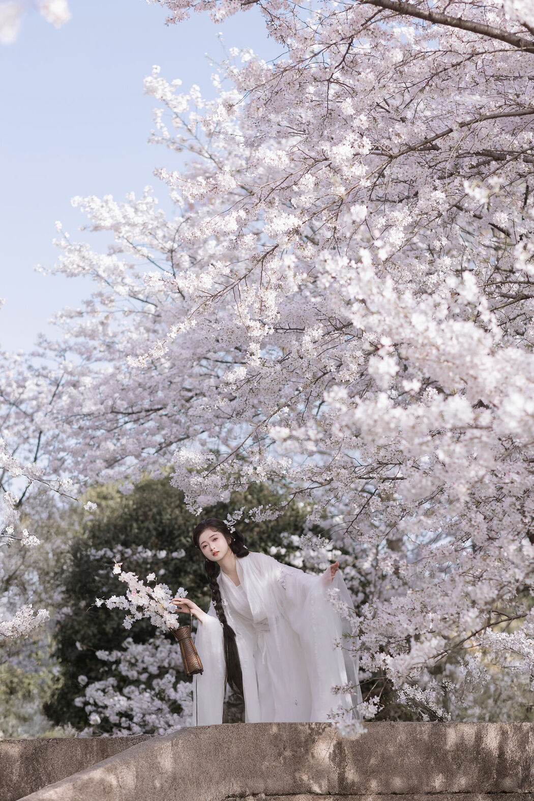 YiTuYu艺图语 Vol.9328 Bi Qi Bao Zui Piao Liang De Nu Ren (31P)