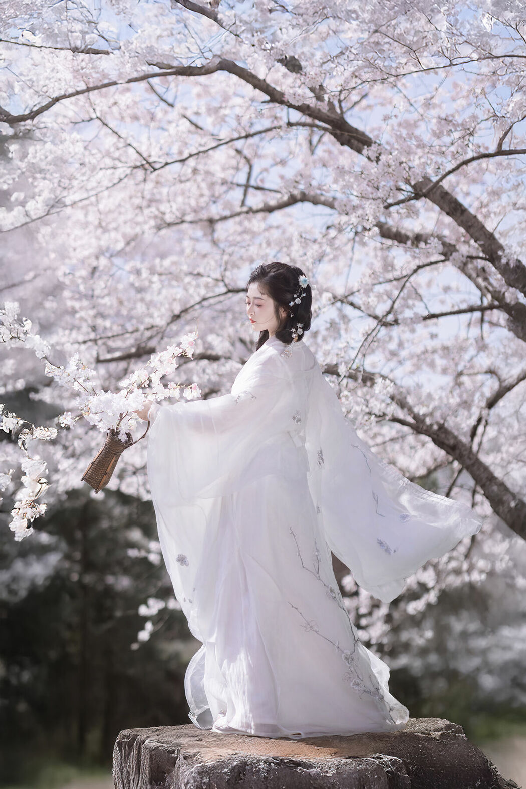 YiTuYu艺图语 Vol.9328 Bi Qi Bao Zui Piao Liang De Nu Ren (31P)