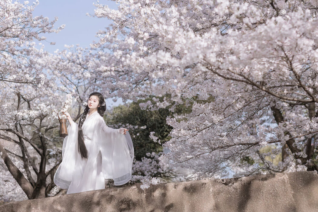 YiTuYu艺图语 Vol.9328 Bi Qi Bao Zui Piao Liang De Nu Ren (31P)