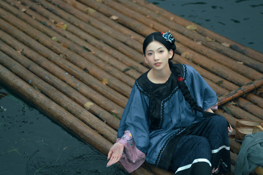 YiTuYu艺图语 Vol.9347 Er Yi Zhi (17P)