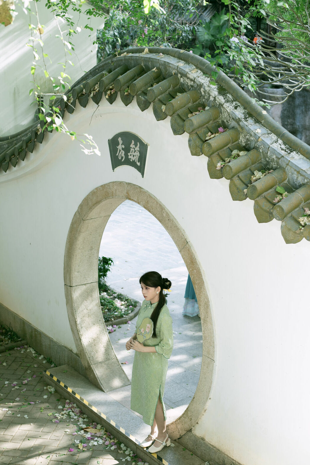 YiTuYu艺图语 Vol.9352 Qu Qi (25P)