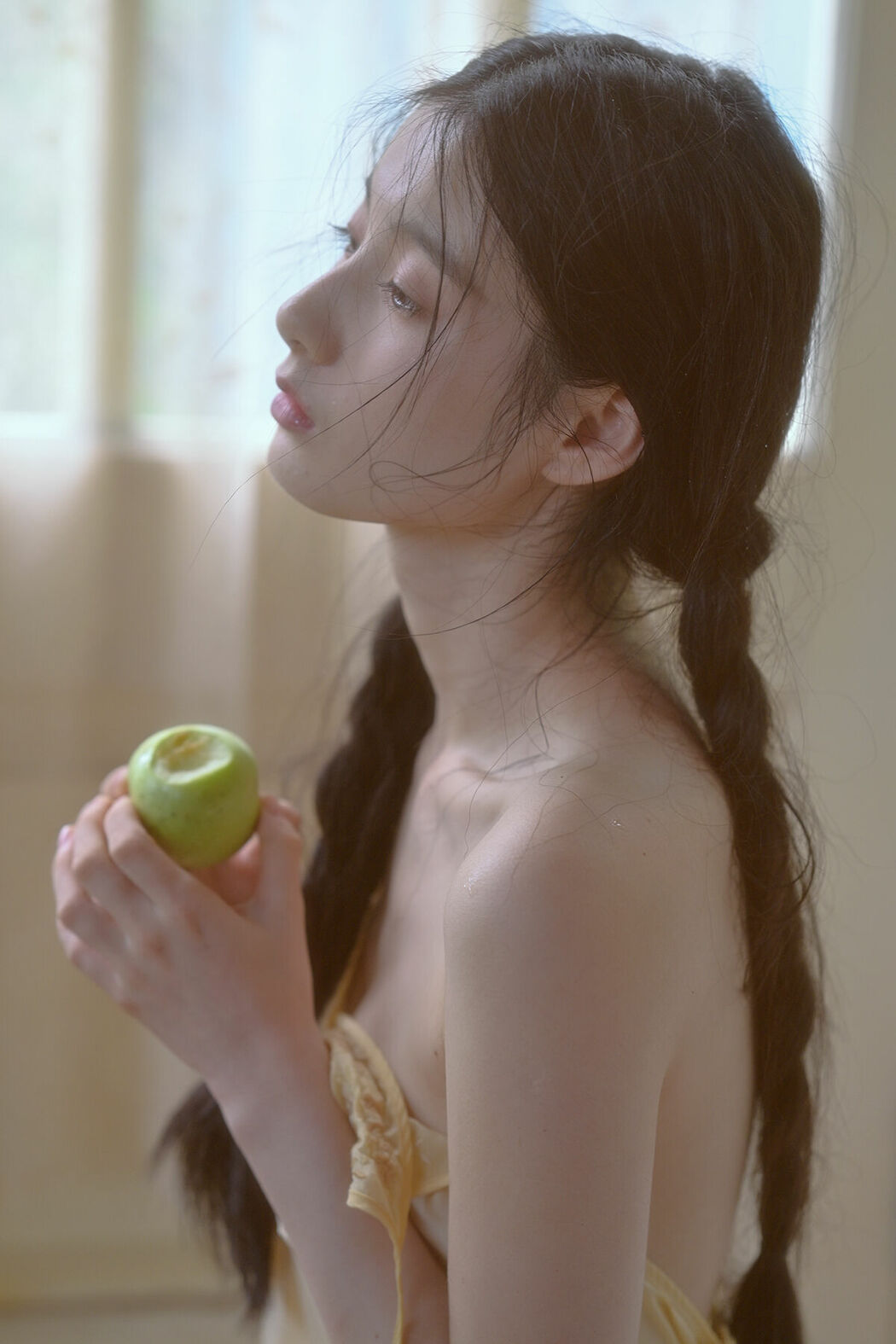 YiTuYu艺图语 Vol.9332 Yi Ming (54P) Cover Photo