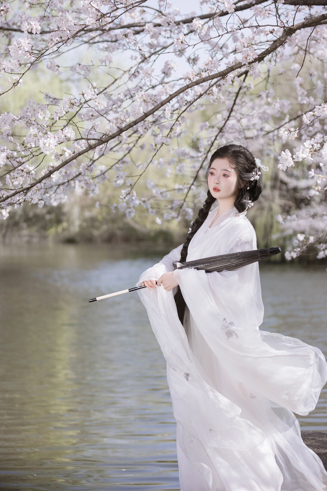 YiTuYu艺图语 Vol.9328 Bi Qi Bao Zui Piao Liang De Nu Ren (31P)