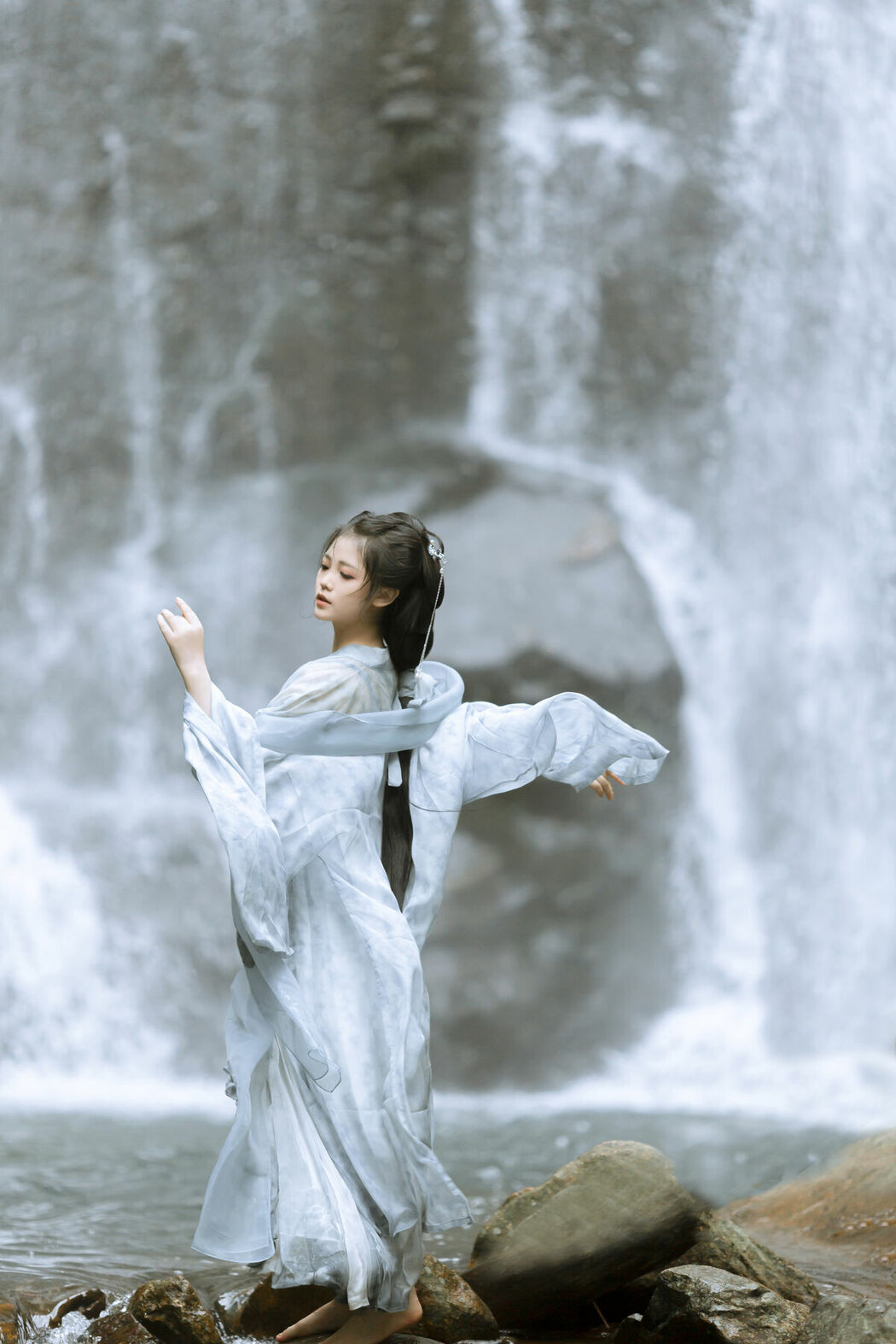 YiTuYu艺图语 Vol.9331 Qi Qi Ry (21P)