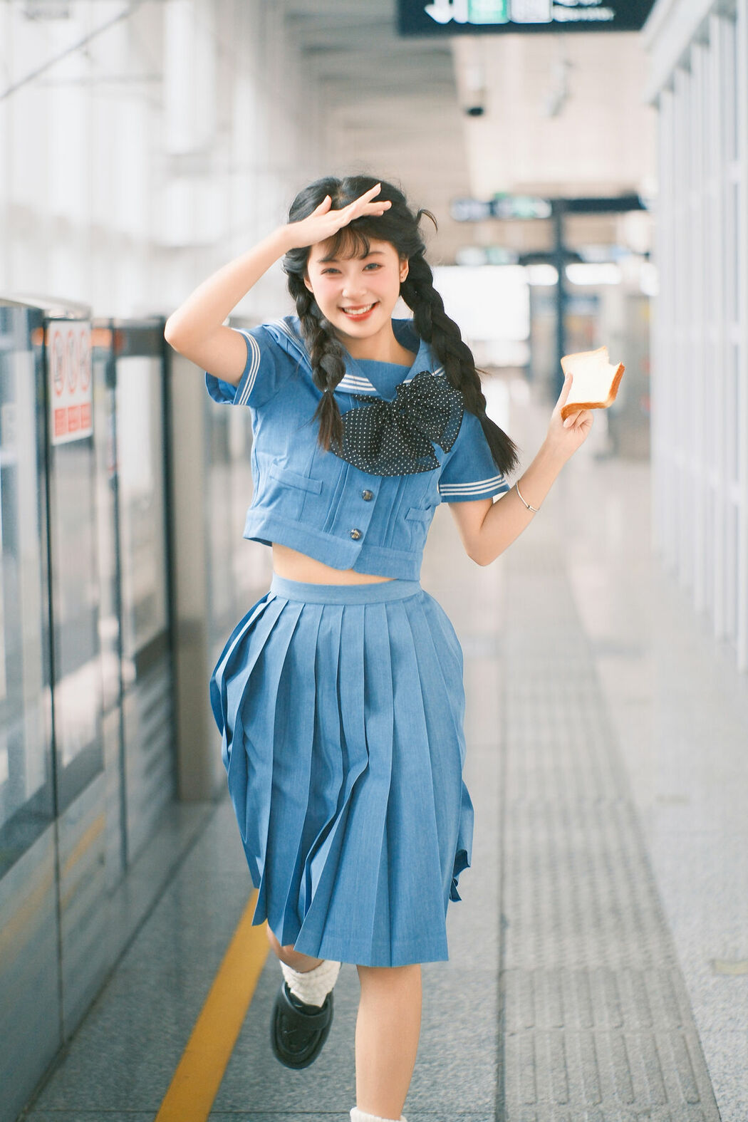 YiTuYu艺图语 Vol.9383 Xia Yu Xiao Nian (20P)