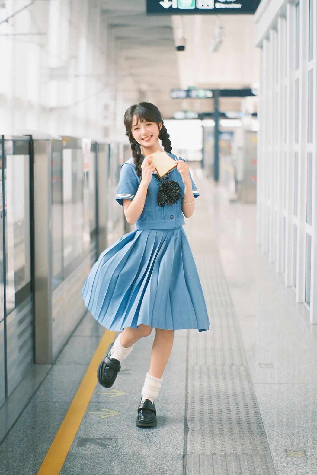 YiTuYu艺图语 Vol.9383 Xia Yu Xiao Nian (20P)