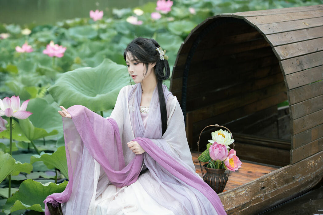 YiTuYu艺图语 Vol.9386 San Ye Jiang Jiang (44P)