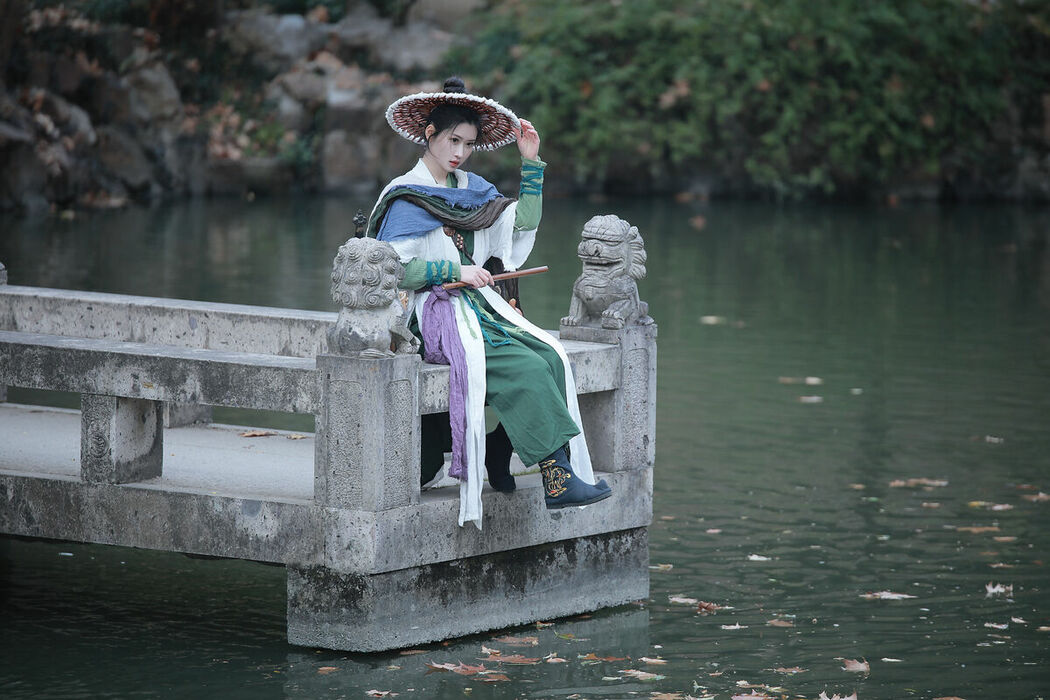 YiTuYu艺图语 Vol.9375 Yi Zhan Bai Cha Qing Huan (22P)