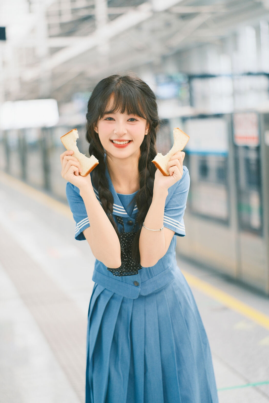 YiTuYu艺图语 Vol.9383 Xia Yu Xiao Nian (20P)