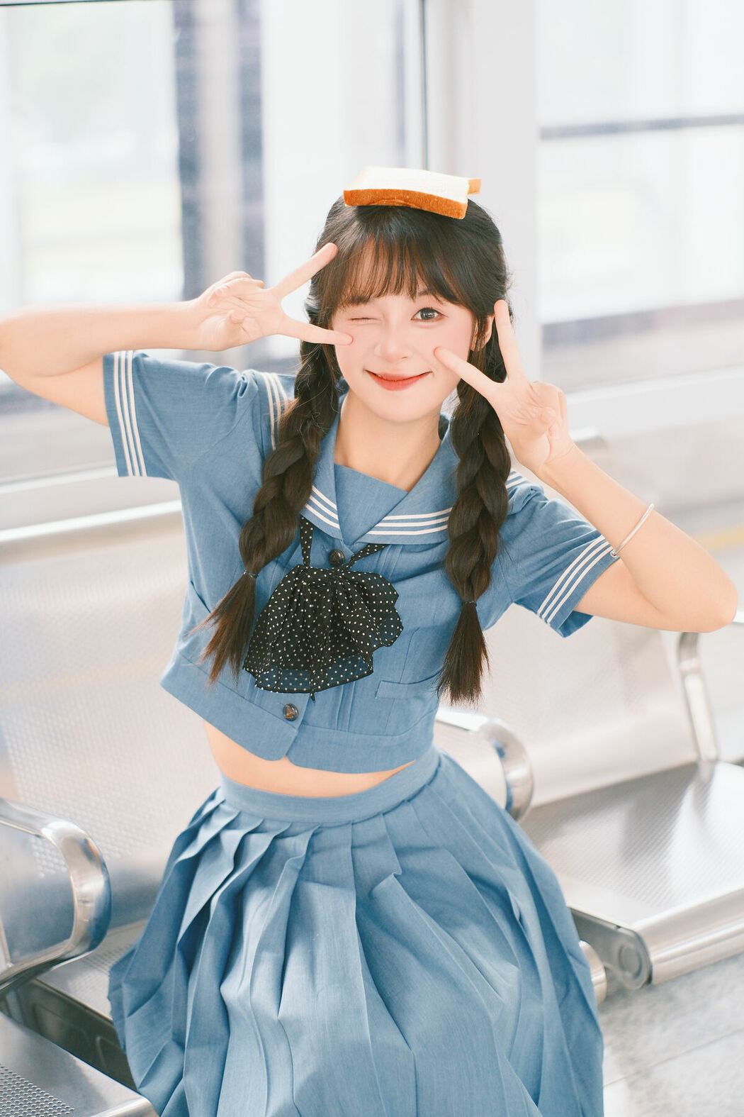 YiTuYu艺图语 Vol.9383 Xia Yu Xiao Nian (20P)