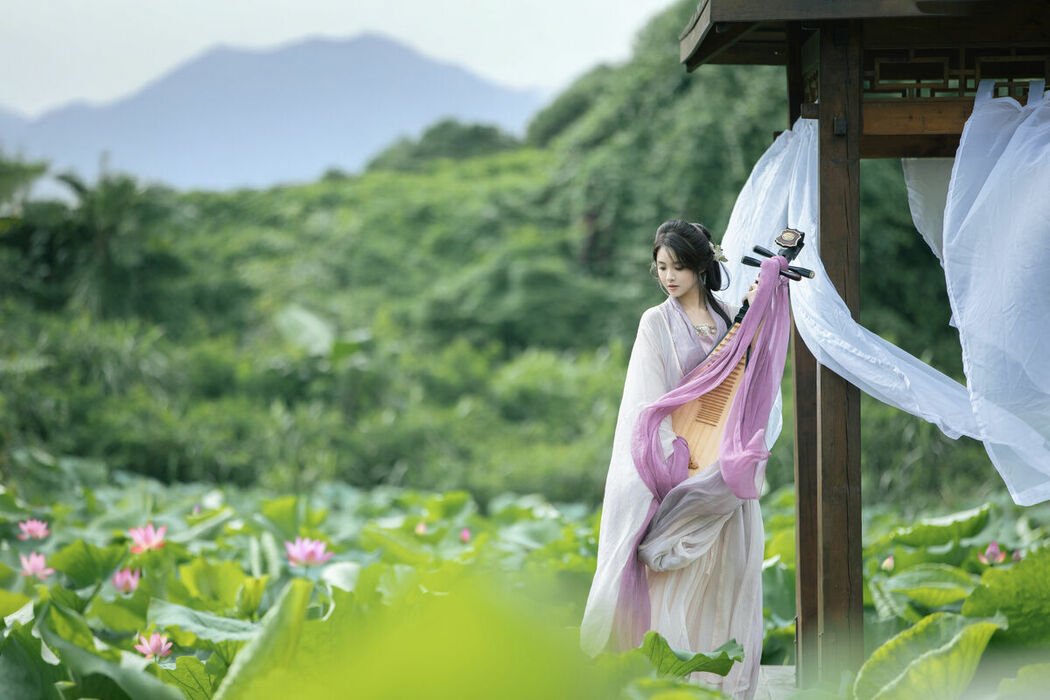 YiTuYu艺图语 Vol.9386 San Ye Jiang Jiang (44P)