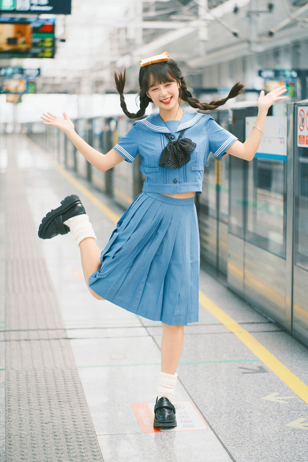 YiTuYu艺图语 Vol.9383 Xia Yu Xiao Nian (20P)