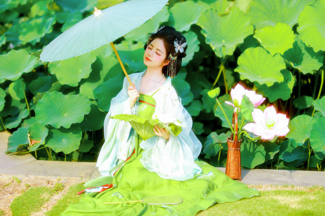 YiTuYu艺图语 Vol.9376 Xiao Du Tong Xue (64P)