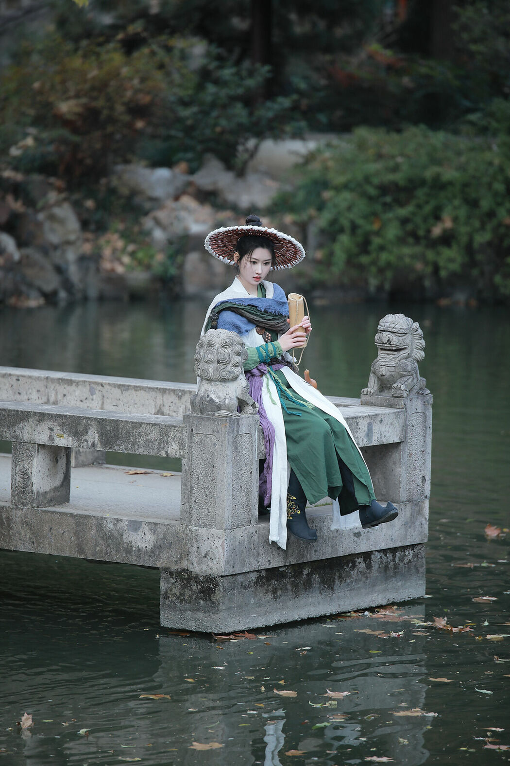 YiTuYu艺图语 Vol.9375 Yi Zhan Bai Cha Qing Huan (22P)