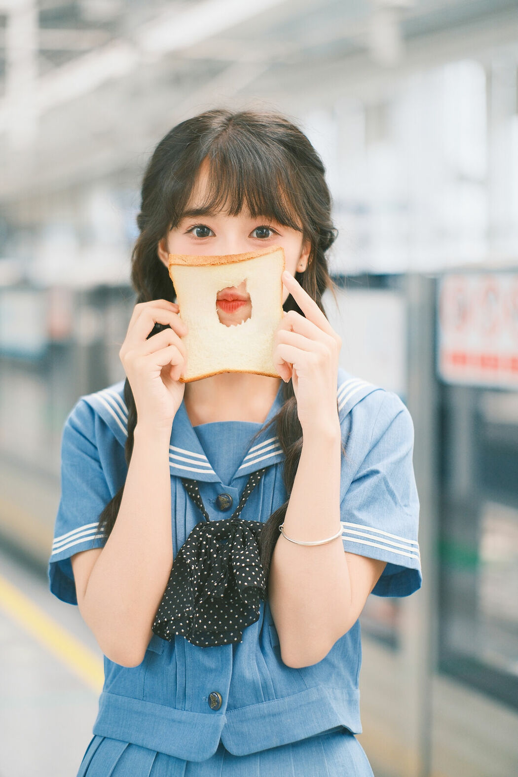 YiTuYu艺图语 Vol.9383 Xia Yu Xiao Nian (20P)