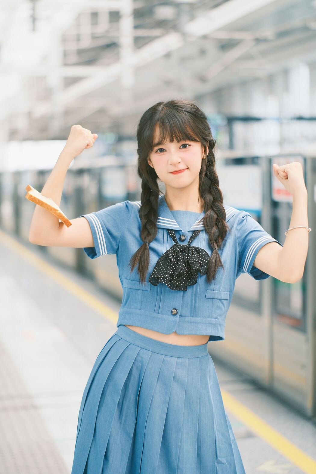 YiTuYu艺图语 Vol.9383 Xia Yu Xiao Nian (20P)