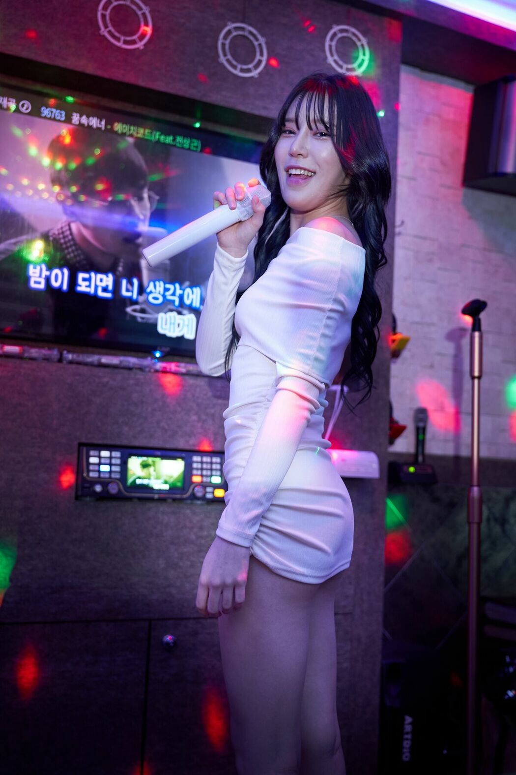 JUHEE – A Night Out With (62P)