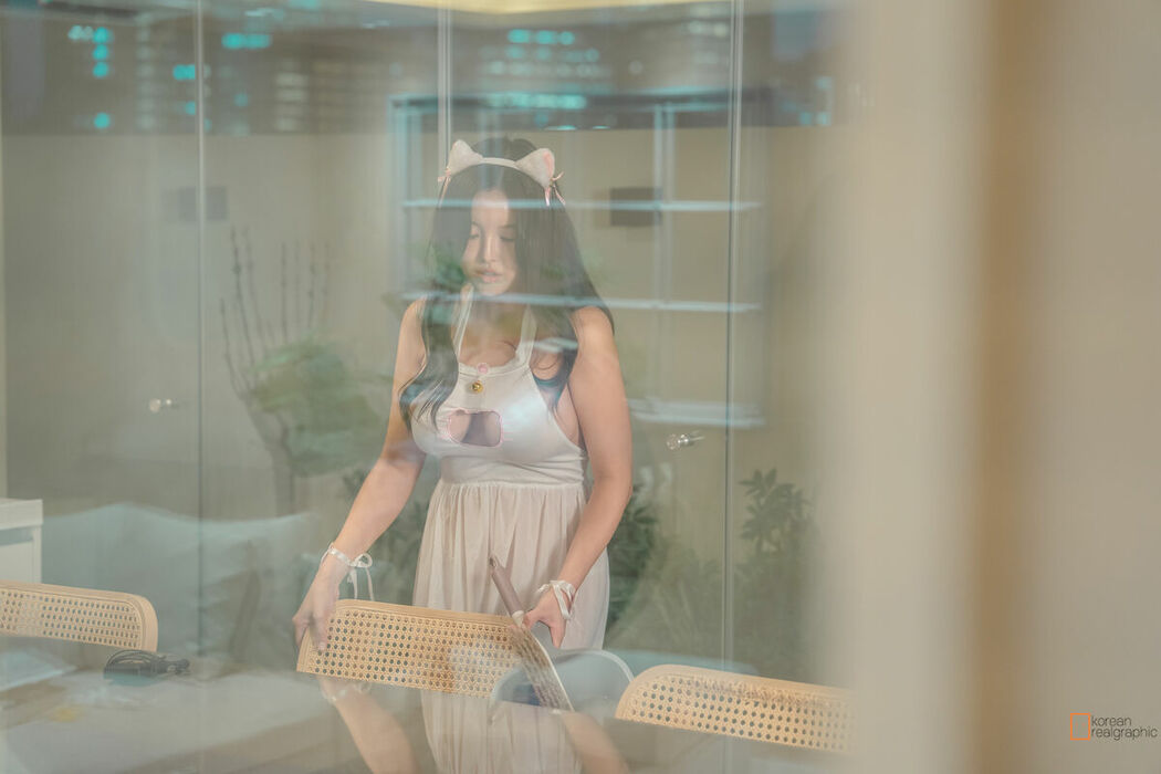 Korean Realgraphic No.123 Jungvely – Cat Posture Cleaning (41P)