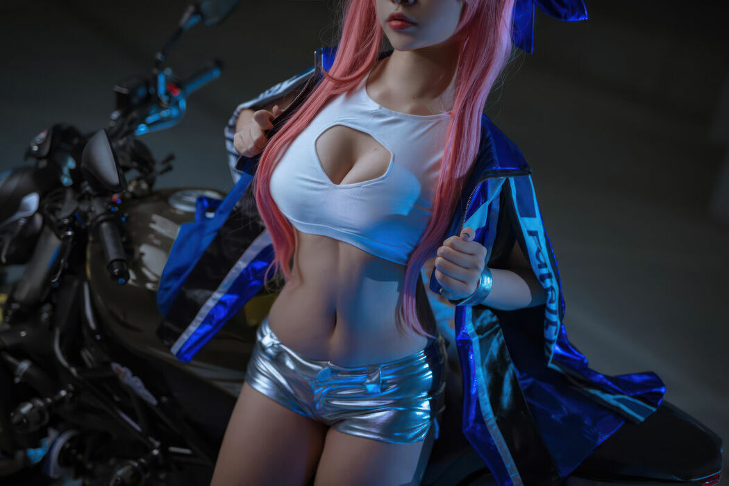 Coser@二佐Nisa – FGO 玉藻前赛车服 (31P)