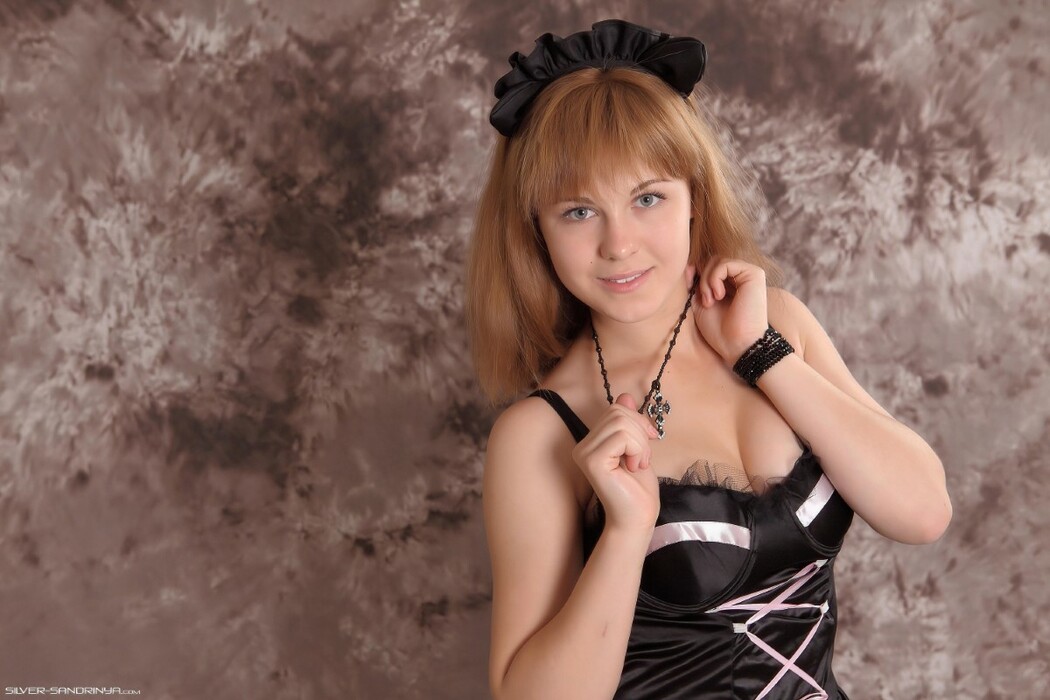 SilverAngels Sandrinya &ndash; Maid 3 B