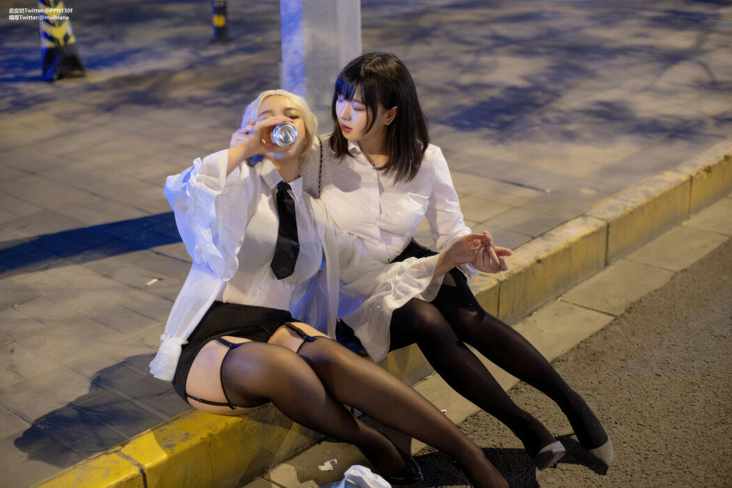 Coser@皮皮奶可可爱了啦 And 穆零Mu0 – 百合OL (52P)