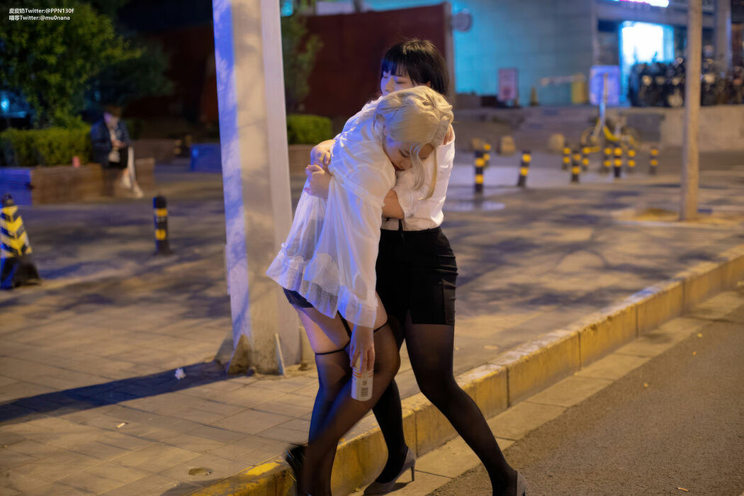 Coser@皮皮奶可可爱了啦 And 穆零Mu0 – 百合OL (52P)