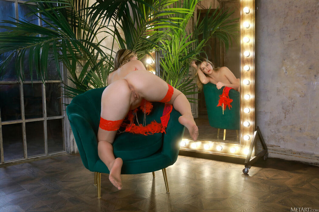 MetArt Cutie Bipka – Red Feathers Part01 (59P)