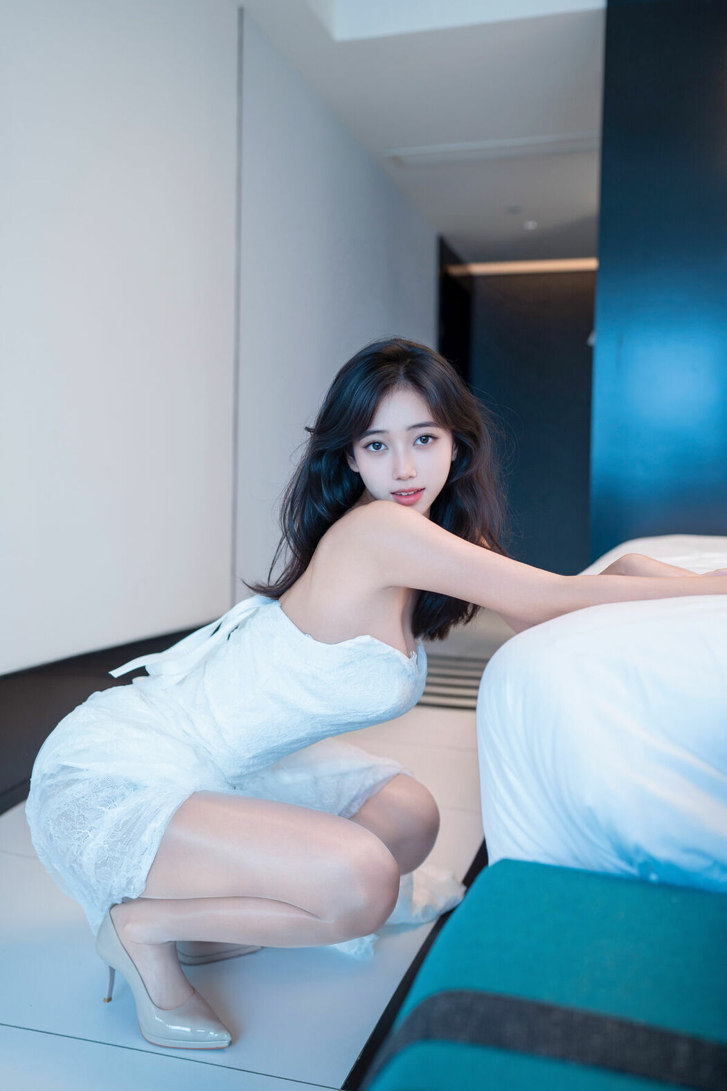 XR Uncensored Shi An An 时安安 – R18 秀人网模特 白色蕾丝长裙VS无内肉丝 Part01 (48P)