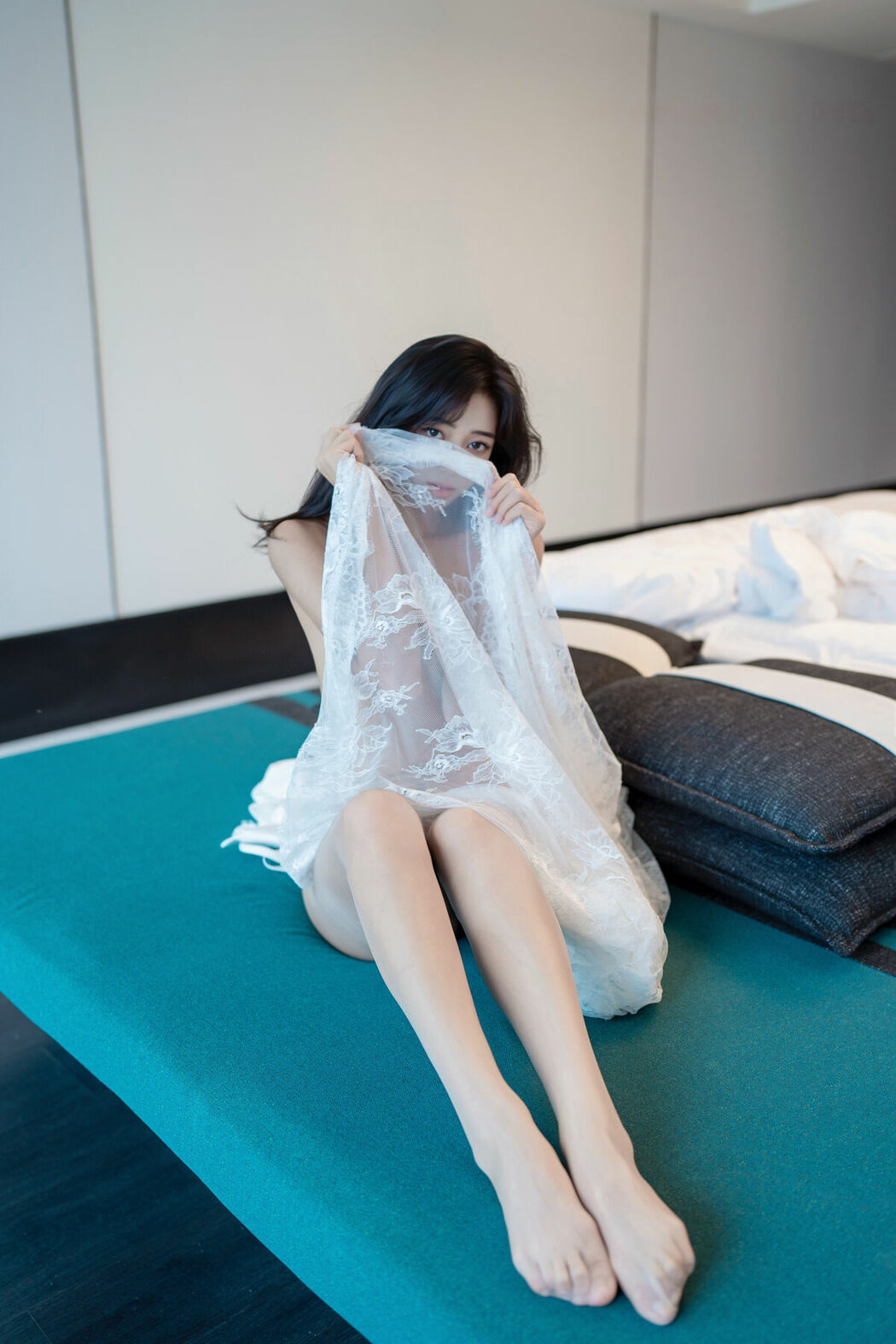 XR Uncensored Shi An An 时安安 – R18 秀人网模特 白色蕾丝长裙VS无内肉丝 Part02 (47P)