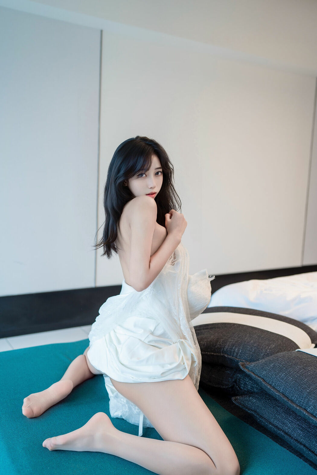 XR Uncensored Shi An An 时安安 – R18 秀人网模特 白色蕾丝长裙VS无内肉丝 Part02 (47P)