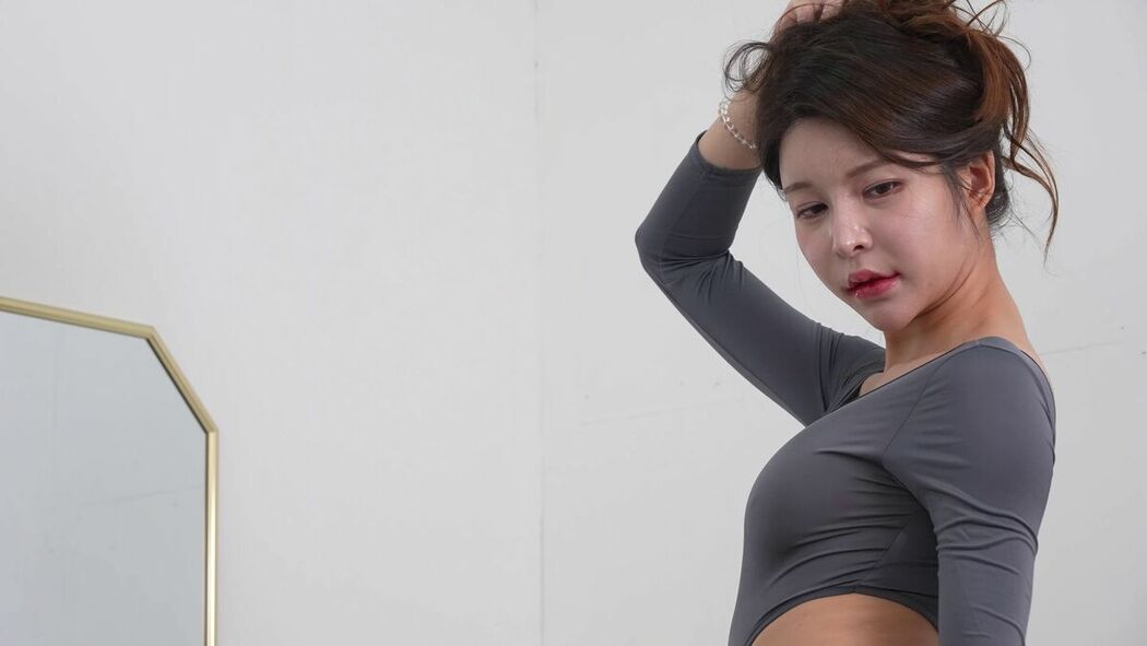 BANHEE 반희 – 다른각도자료 GUM BANHEE Gray Monochini (42P – 2V)