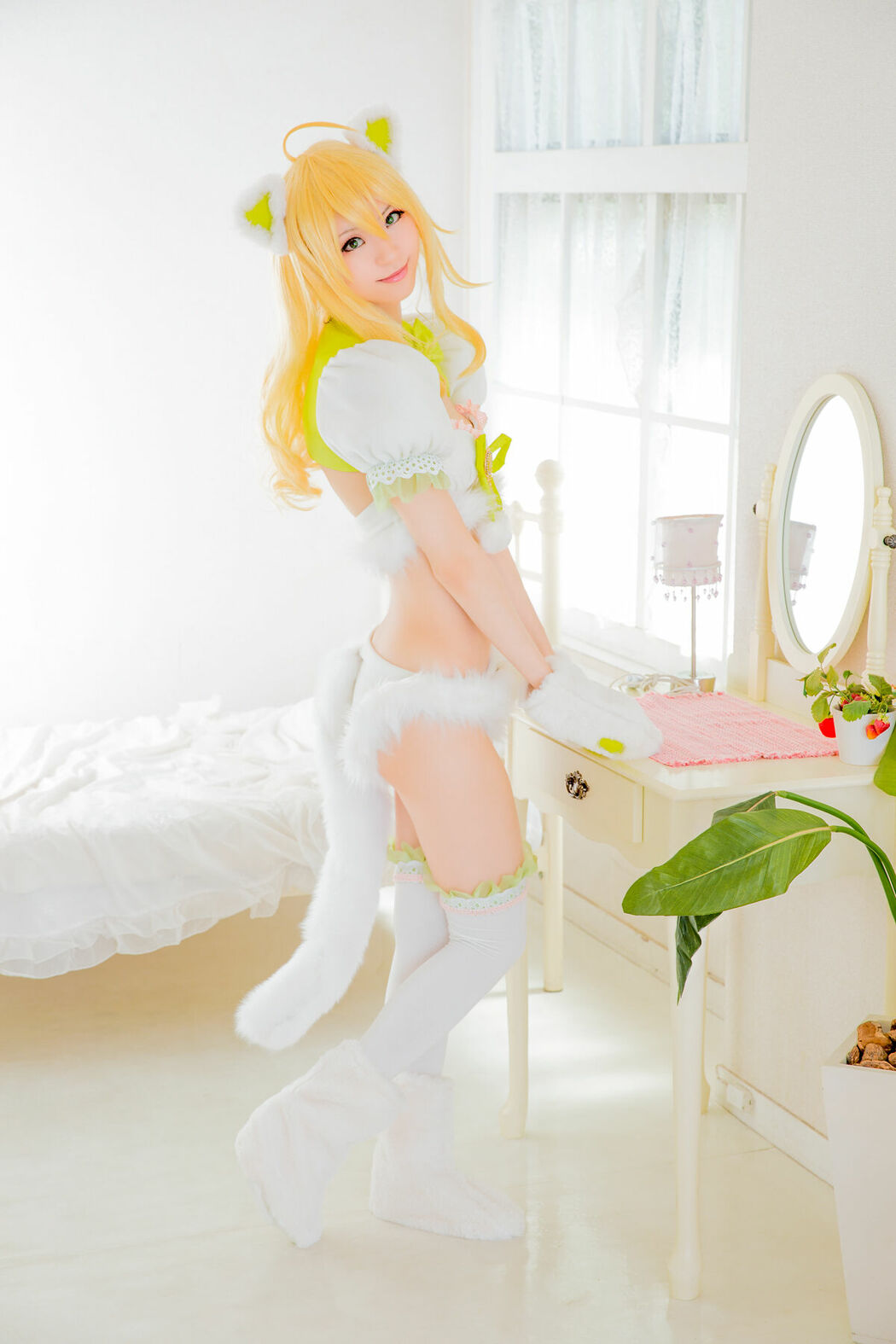 Coser@Mikehouse ミケ – Top Idol Sleeping Beauty Part02 (70P)