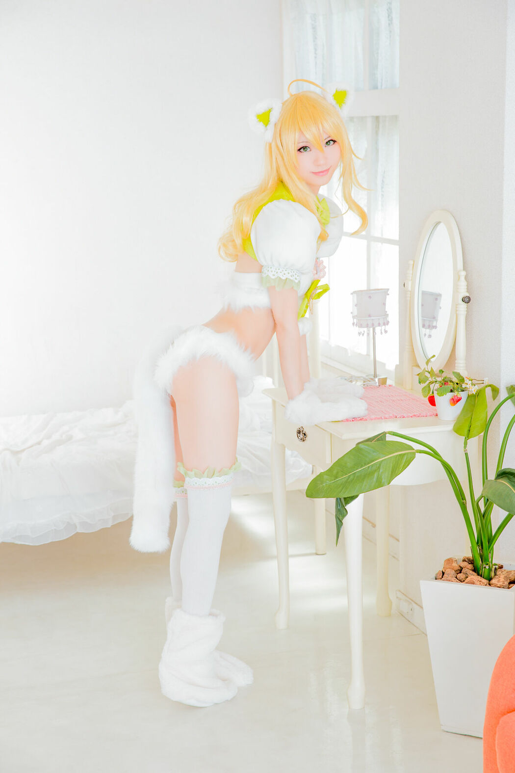 Coser@Mikehouse ミケ – Top Idol Sleeping Beauty Part02 (70P)