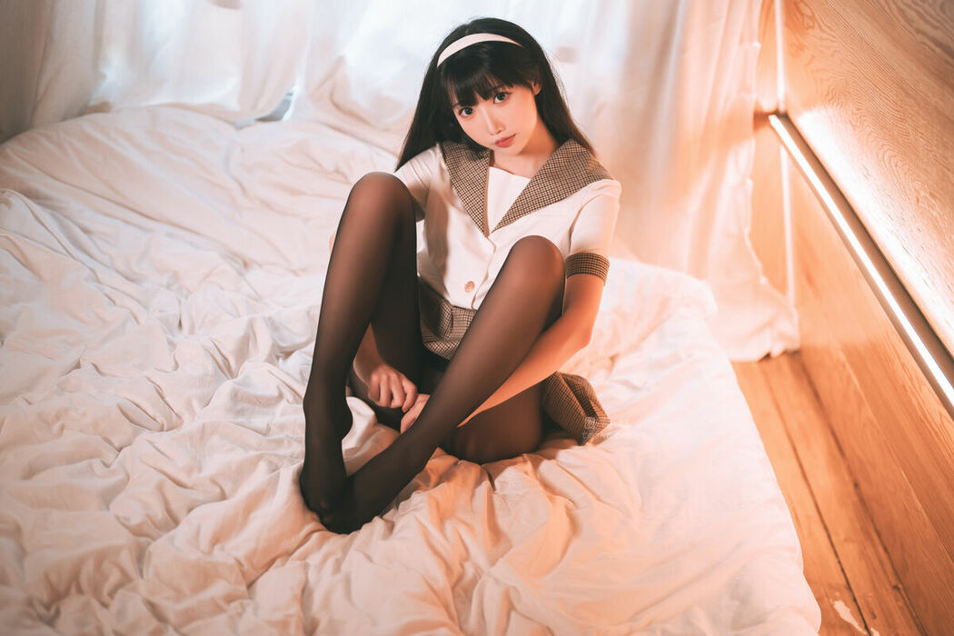 Coser@面饼仙儿 – 黑丝露营JK (40P)