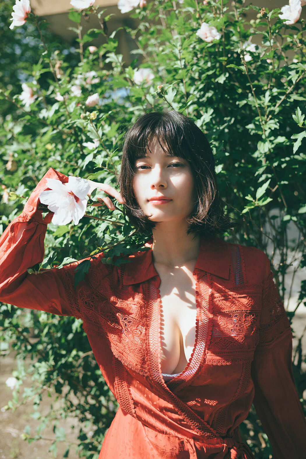 JP Sakurako Okubo 大久保桜子 – FLASHデジタル写真集 潮騒が聞こえる (59P)