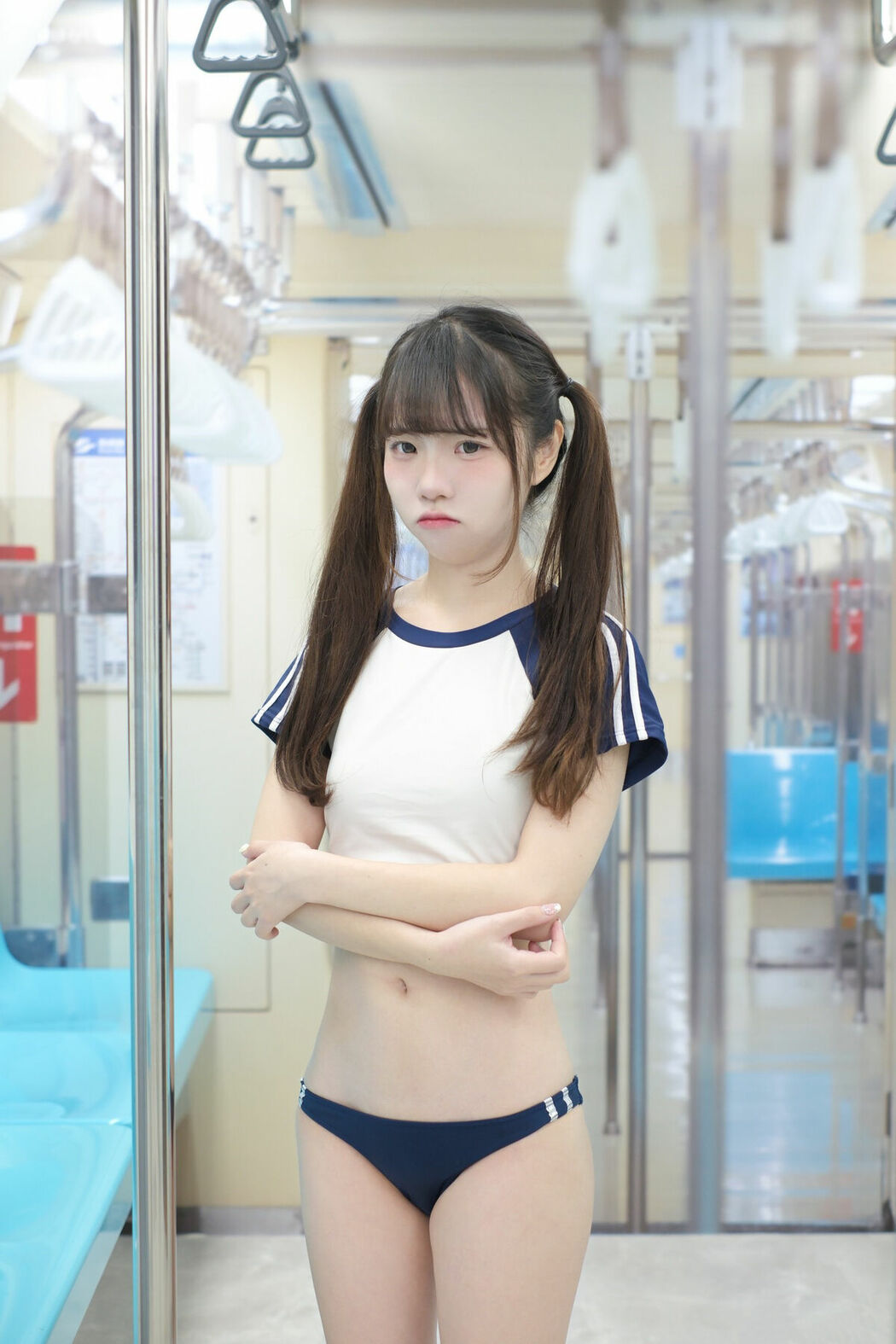 Coser@可可小白兔 – 電車上の女高中生 (72P)