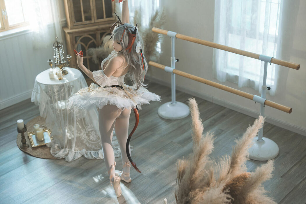 Coser@是三不是世w – 明日方舟 W 芭蕾 (28P)