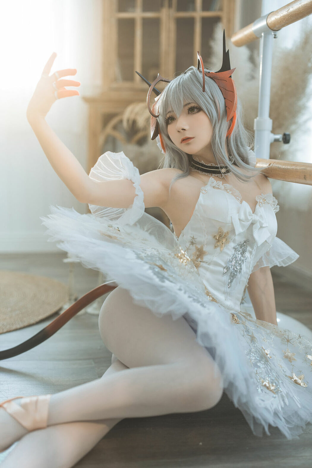 Coser@是三不是世w – 明日方舟 W 芭蕾 (28P)