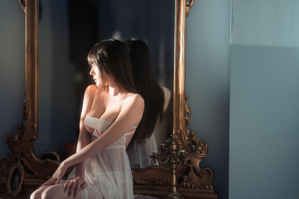 Coser@香草喵露露 – 白丝纱裙 (11P – 1V)