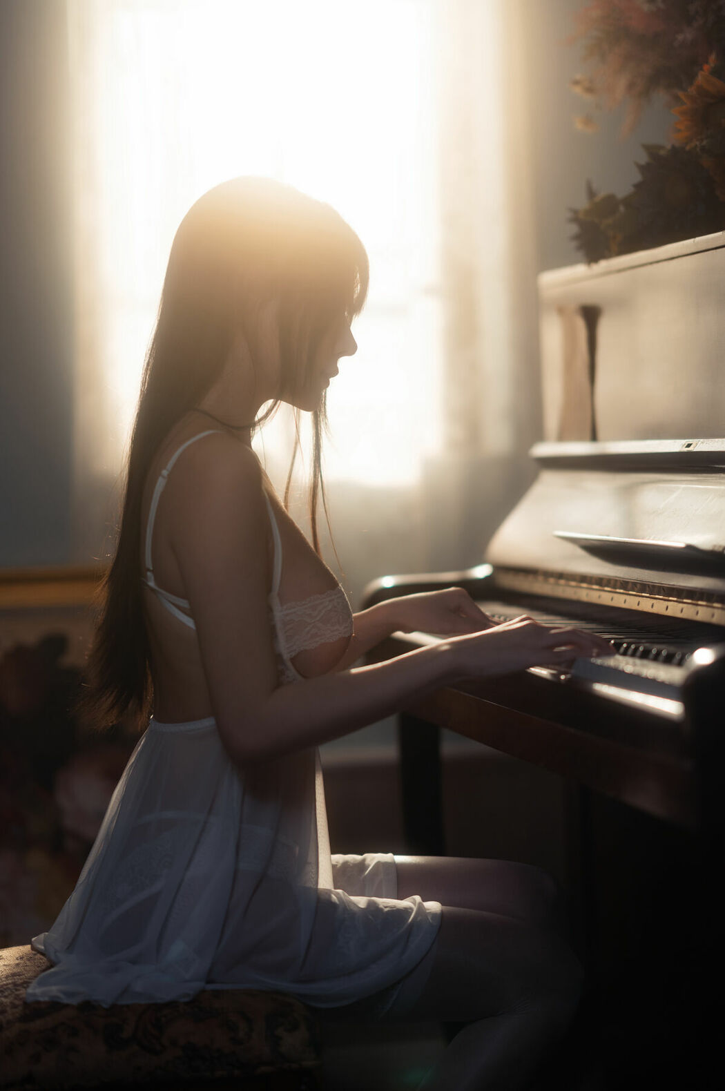 Coser@香草喵露露 – 白丝纱裙 (11P – 1V)