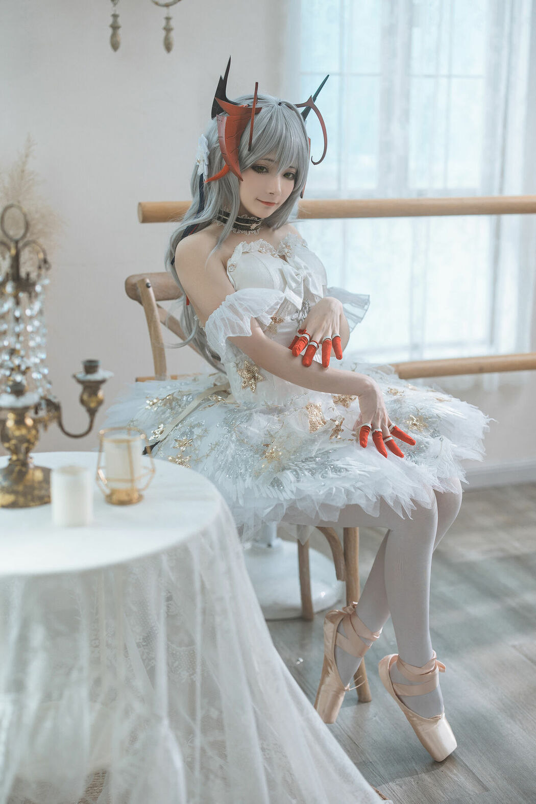 Coser@是三不是世w – 明日方舟 W 芭蕾 (28P)