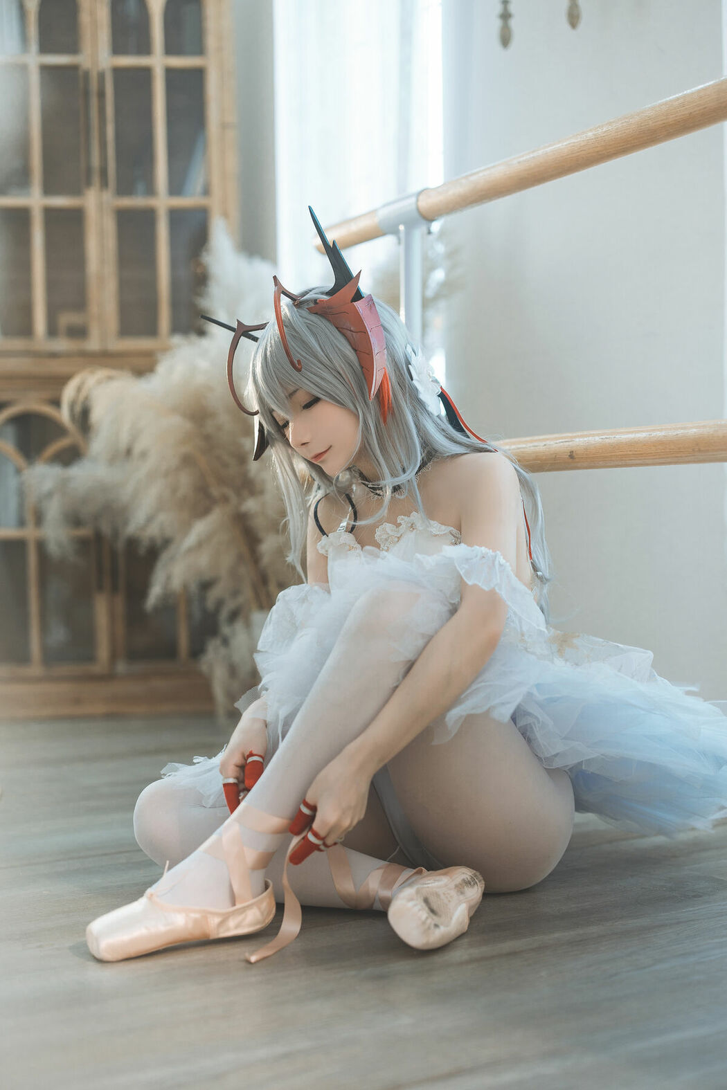 Coser@是三不是世w – 明日方舟 W 芭蕾 (28P)
