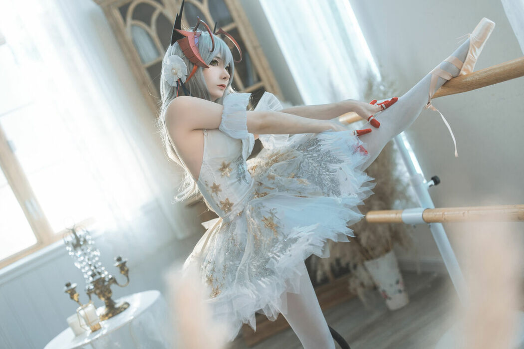 Coser@是三不是世w – 明日方舟 W 芭蕾 (28P)