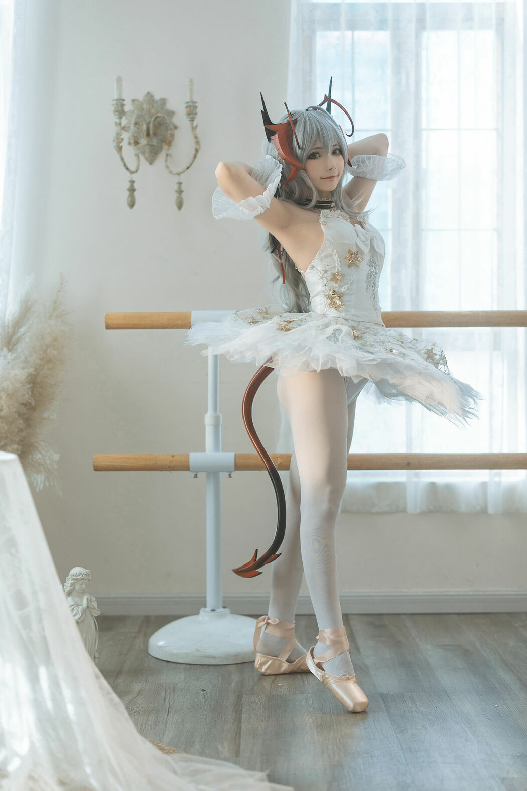 Coser@是三不是世w – 明日方舟 W 芭蕾 (28P)